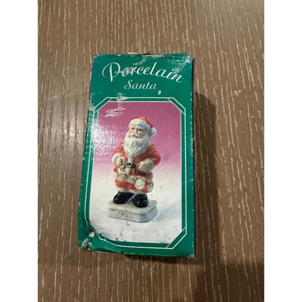 Vintage Heilig-Meyers 1945 Porcelain Santa Figurine 4